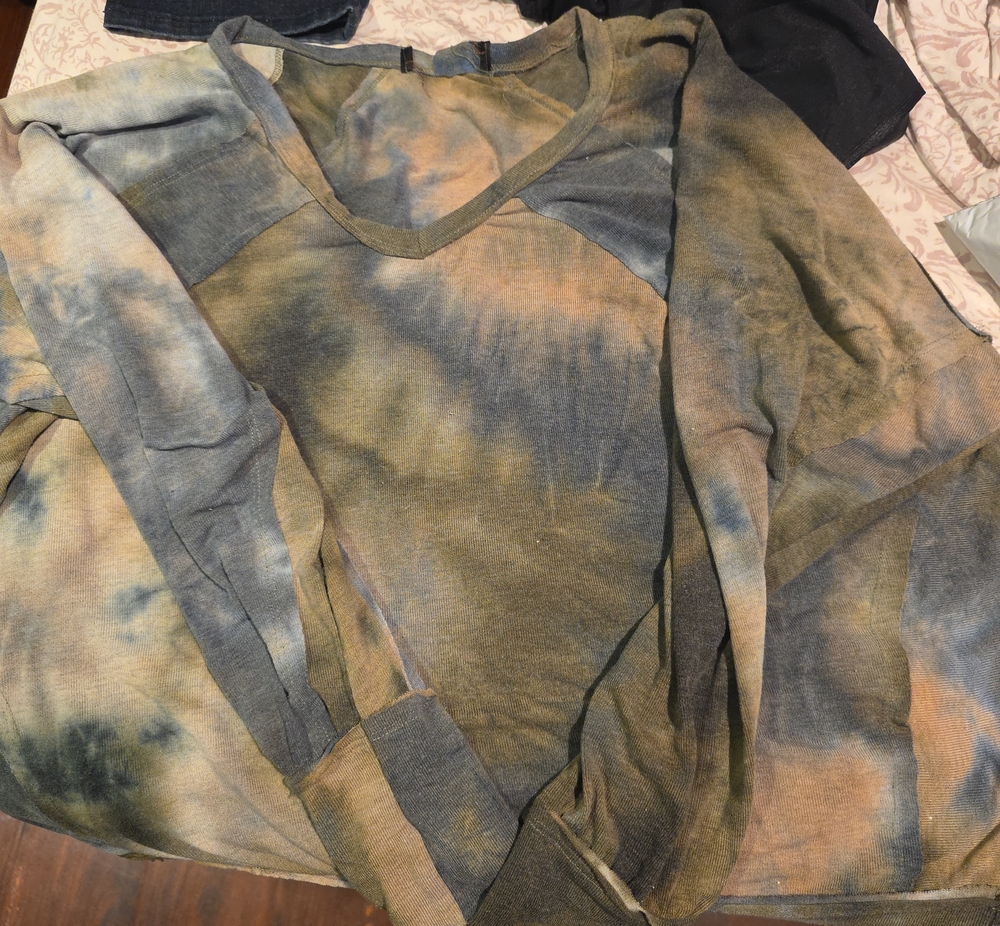 Tie-Dye V-Neck Women's Sweater in Olive & Blue